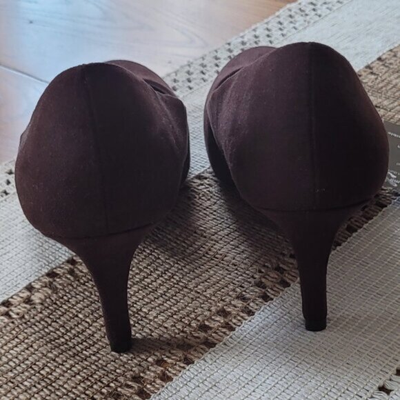 Suede Pumps NWT - Picture 3 of 4